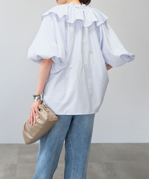 ANDJ(アンドジェイ)の「【2022/AW】先染めストライプフリルブラウス(シャツ/ブラウス・レディース・ブルー/ネイビー/ホワイト・M)」の8枚目の写真