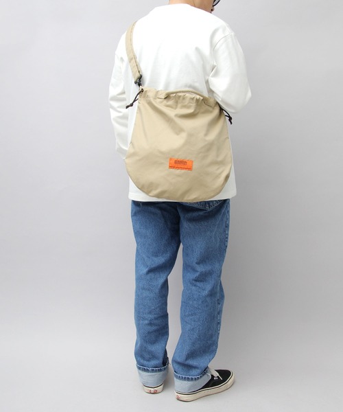 UNIVERSAL OVERALL（ユニバーサルオーバーオール）の「コットンギャバジンツイル 2WAY ショルダートート（ショルダーバッグ・メンズ・ブラック/ベージュ・FREE）」の21枚目の写真