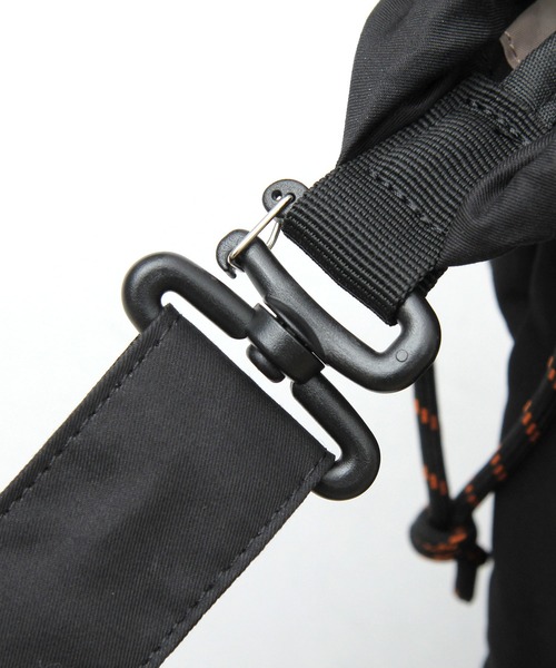 UNIVERSAL OVERALL（ユニバーサルオーバーオール）の「コットンギャバジンツイル 2WAY ショルダートート（ショルダーバッグ・メンズ・ブラック/ベージュ・FREE）」の7枚目の写真