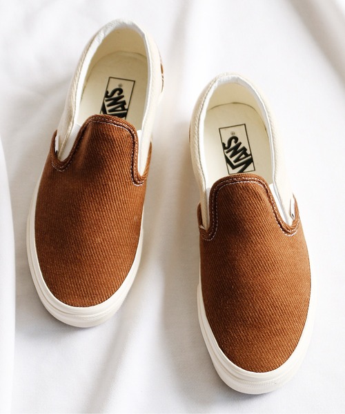 And A(アンドエー)の「VANS ヴァンズ / CLASSIC SLIP-ON クラシックスリッポン バイカラー配色切り替え キャンバスローカットスニーカー / VN0A5JMHBUE(スリッポン・レディース・ブラウン・24.5cm/23.5cm/23cm/24cm)」の3枚目の写真