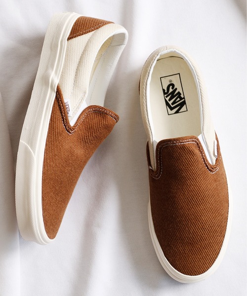 And A(アンドエー)の「VANS ヴァンズ / CLASSIC SLIP-ON クラシックスリッポン バイカラー配色切り替え キャンバスローカットスニーカー / VN0A5JMHBUE(スリッポン・レディース・ブラウン・24.5cm/23.5cm/23cm/24cm)」の4枚目の写真