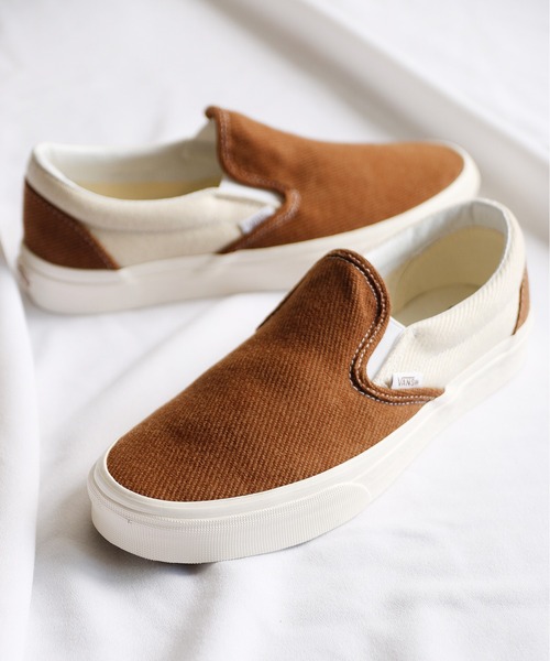 And A(アンドエー)の「VANS ヴァンズ / CLASSIC SLIP-ON クラシックスリッポン バイカラー配色切り替え キャンバスローカットスニーカー / VN0A5JMHBUE(スリッポン・レディース・ブラウン・24.5cm/23.5cm/23cm/24cm)」の5枚目の写真