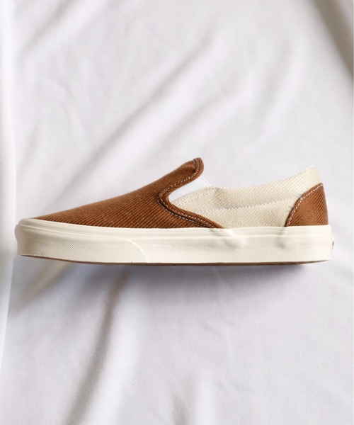 And A(アンドエー)の「VANS ヴァンズ / CLASSIC SLIP-ON クラシックスリッポン バイカラー配色切り替え キャンバスローカットスニーカー / VN0A5JMHBUE(スリッポン・レディース・ブラウン・24.5cm/23.5cm/23cm/24cm)」の7枚目の写真