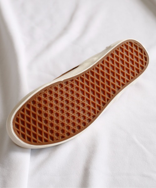 And A(アンドエー)の「VANS ヴァンズ / CLASSIC SLIP-ON クラシックスリッポン バイカラー配色切り替え キャンバスローカットスニーカー / VN0A5JMHBUE(スリッポン・レディース・ブラウン・24.5cm/23.5cm/23cm/24cm)」の8枚目の写真