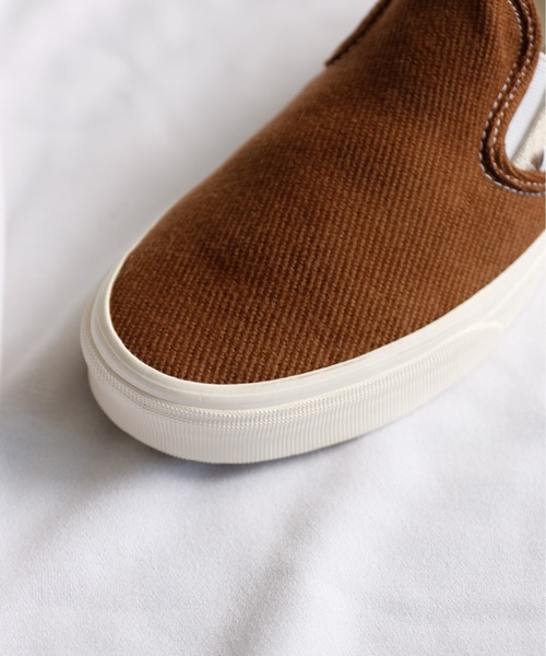 And A(アンドエー)の「VANS ヴァンズ / CLASSIC SLIP-ON クラシックスリッポン バイカラー配色切り替え キャンバスローカットスニーカー / VN0A5JMHBUE(スリッポン・レディース・ブラウン・24.5cm/23.5cm/23cm/24cm)」の10枚目の写真