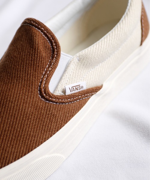 And A(アンドエー)の「VANS ヴァンズ / CLASSIC SLIP-ON クラシックスリッポン バイカラー配色切り替え キャンバスローカットスニーカー / VN0A5JMHBUE(スリッポン・レディース・ブラウン・24.5cm/23.5cm/23cm/24cm)」の11枚目の写真
