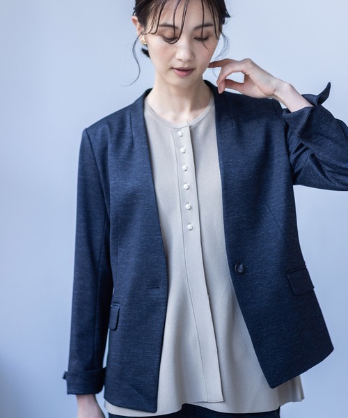 A/C DESIGN BY ALPHA CUBIC（エーシーデザインバイアルファキュービック）の「【アルファブリック】ストレッチノーカラージャケット【パンツ・スカートセットアップ可能】（ノーカラージャケット・レディース・ブラック/グレー/チャコール/ライトグレー/ネイビー・11号/13号/9号）」の5枚目の写真