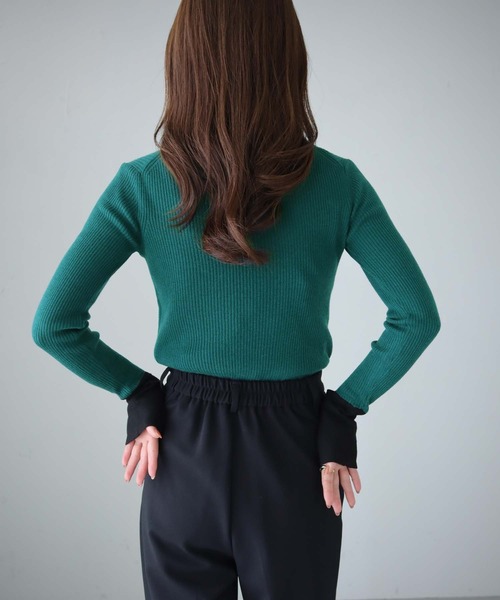 cheriella(シェリエラ)の「【cheriella】WEB限定バイカラーカフススリットリブニット(ニット/セーター・レディース・ホワイト/パープル/グリーン/カーキ・M)」の6枚目の写真