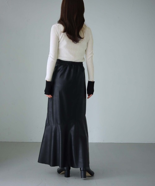 cheriella(シェリエラ)の「【cheriella】WEB限定バイカラーカフススリットリブニット(ニット/セーター・レディース・ホワイト/パープル/グリーン/カーキ・M)」の21枚目の写真