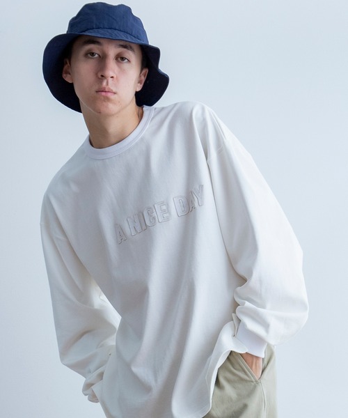 Universal Style Wear(ユニバーサルスタイルウェア)の「Universal Style Wear カットワーク ロゴ Tee(Tシャツ/カットソー・メンズ・スミクロ/グレイッシュベージュ/ライトカーキ/オフホワイト・MEDIUM/LARGE/X-LARGE)」の3枚目の写真