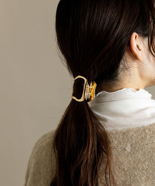 SMELLY（スメリー）の「ニュアンスメタルフレームヘアクリップ（バレッタ/ヘアクリップ・レディース・ゴールド・-）」の4枚目の写真