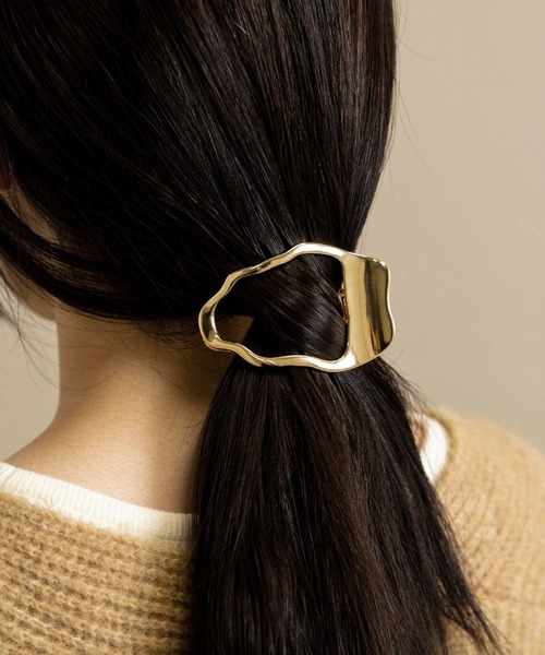 SMELLY（スメリー）の「ニュアンスメタルフレームヘアクリップ（バレッタ/ヘアクリップ・レディース・ゴールド・-）」の5枚目の写真
