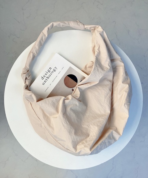 AS KNOW AS plus（アズノゥアズプラス）の「ナイロン ビッグショルダーバッグ（ショルダーバッグ・レディース・ブラック/ベージュ/アイボリー・FREE）」の9枚目の写真