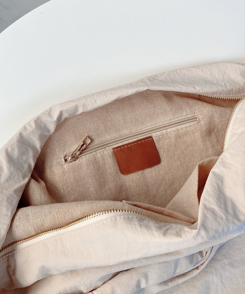 AS KNOW AS plus（アズノゥアズプラス）の「ナイロン ビッグショルダーバッグ（ショルダーバッグ・レディース・ブラック/ベージュ/アイボリー・FREE）」の13枚目の写真