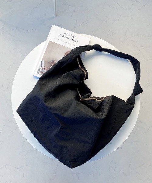 AS KNOW AS plus（アズノゥアズプラス）の「ナイロン ビッグショルダーバッグ（ショルダーバッグ・レディース・ブラック/ベージュ/アイボリー・FREE）」の7枚目の写真