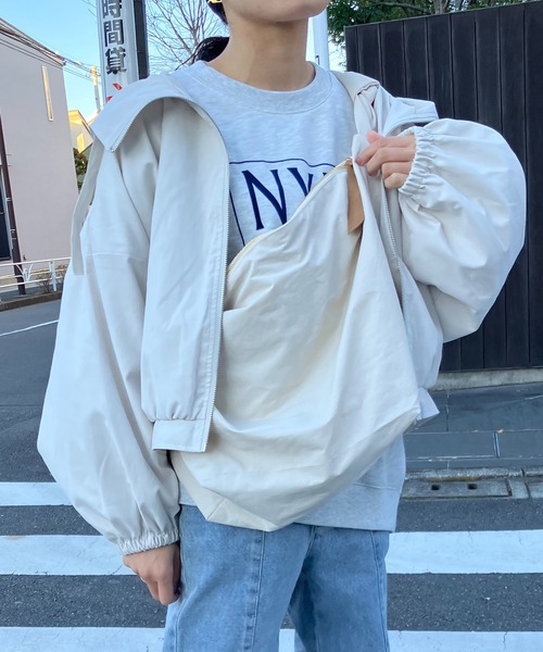 AS KNOW AS plus（アズノゥアズプラス）の「ナイロン ビッグショルダーバッグ（ショルダーバッグ・レディース・ブラック/ベージュ/アイボリー・FREE）」の14枚目の写真