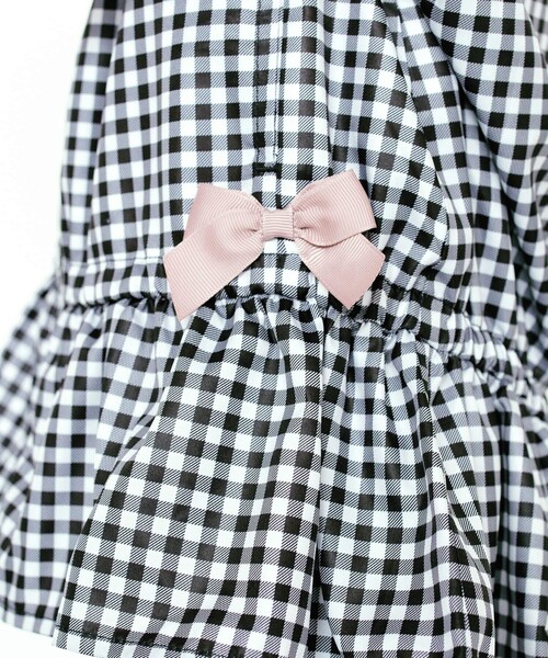 BRANSHES（ブランシェス）の「【撥水加工】裾フリルウィンドブレーカー（ナイロンジャケット・キッズ・ピンク/ブラック・90/100/110/120/130/140/150）」の14枚目の写真