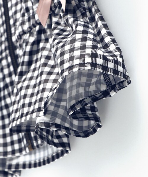 BRANSHES（ブランシェス）の「【撥水加工】裾フリルウィンドブレーカー（ナイロンジャケット・キッズ・ピンク/ブラック・90/100/110/120/130/140/150）」の17枚目の写真