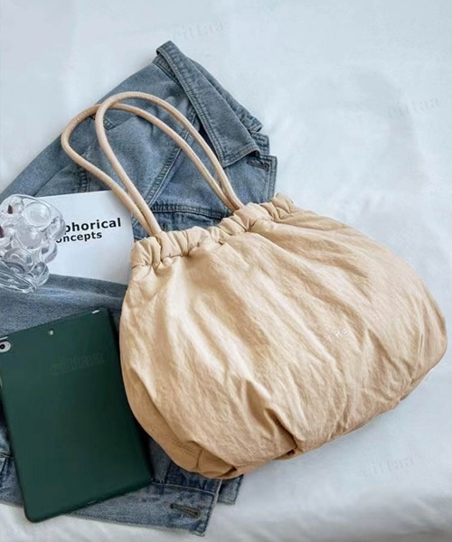 Dalfwin(ダールフィン)の「ギャザーショルダートートバッグ(トートバッグ・レディース・ブラック/ベージュ・ONE SIZE)」の4枚目の写真