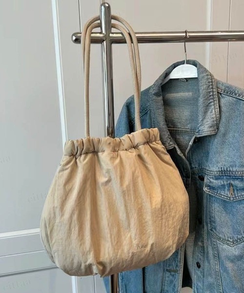 Dalfwin(ダールフィン)の「ギャザーショルダートートバッグ(トートバッグ・レディース・ブラック/ベージュ・ONE SIZE)」の8枚目の写真