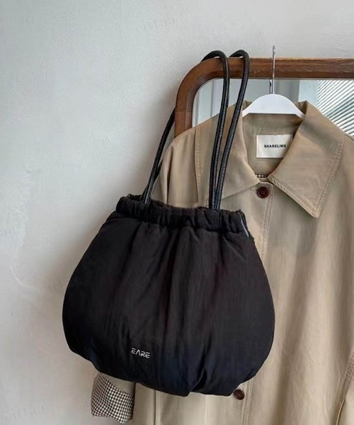 Dalfwin(ダールフィン)の「ギャザーショルダートートバッグ(トートバッグ・レディース・ブラック/ベージュ・ONE SIZE)」の6枚目の写真