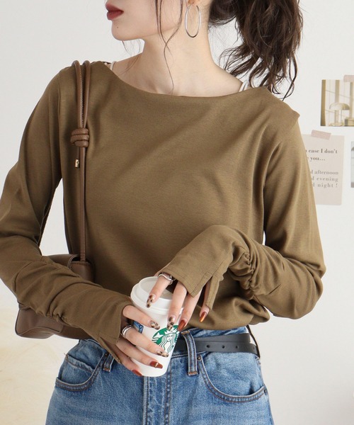 atONE(アットワン)の「atONE ボートネック指空き長袖Tシャツ(Tシャツ/カットソー・レディース・オフホワイト/チャコールグレー/杢グレー/グレイッシュベージュ/ブラック/カーキ/チェリーレッド/ネイビー/グレイッシュブルー・M/3L/4L/LL/L)」の6枚目の写真