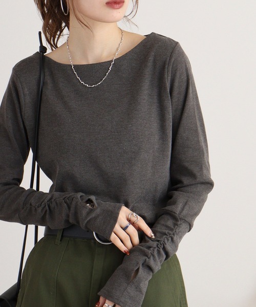 atONE(アットワン)の「atONE ボートネック指空き長袖Tシャツ(Tシャツ/カットソー・レディース・オフホワイト/チャコールグレー/杢グレー/グレイッシュベージュ/ブラック/カーキ/チェリーレッド/ネイビー/グレイッシュブルー・M/3L/4L/LL/L)」の3枚目の写真