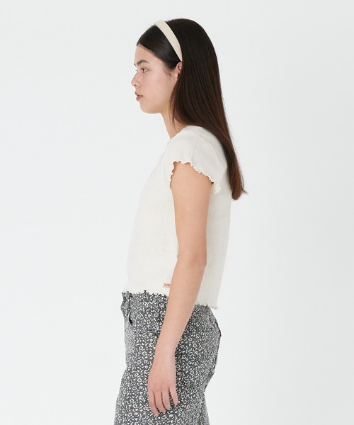 Levi's(リーバイス)の「Levi's/リーバイス DRY GOODS メロートップス POPPIES SUNNY CREAM(Tシャツ/カットソー・レディース・マルチ・M/S/XS)」の2枚目の写真