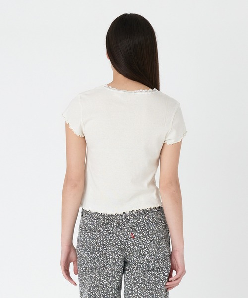 Levi's(リーバイス)の「Levi's/リーバイス DRY GOODS メロートップス POPPIES SUNNY CREAM(Tシャツ/カットソー・レディース・マルチ・M/S/XS)」の3枚目の写真