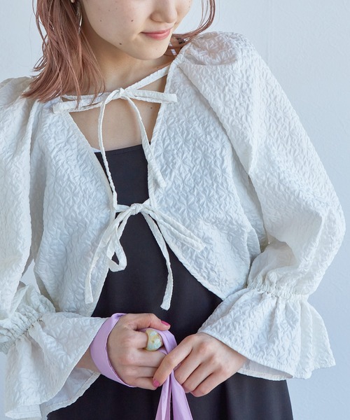 w closet（ダブルクローゼット）の「【前後2WAY】リボン付きカーディガン（シャツ/ブラウス・レディース・ブラック/サックスブルー/アイボリー/イエロー・FREE）」の10枚目の写真