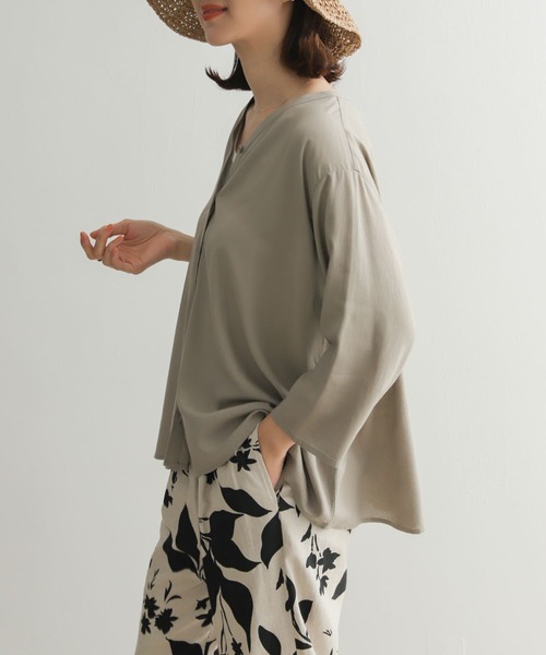 URBAN RESEARCH DOORS（アーバンリサーチドアーズ）の「レーヨンリネンフレアブラウス（シャツ/ブラウス・レディース・オフホワイト/ベージュ系その他/ブルー・MEDIUM）」の16枚目の写真