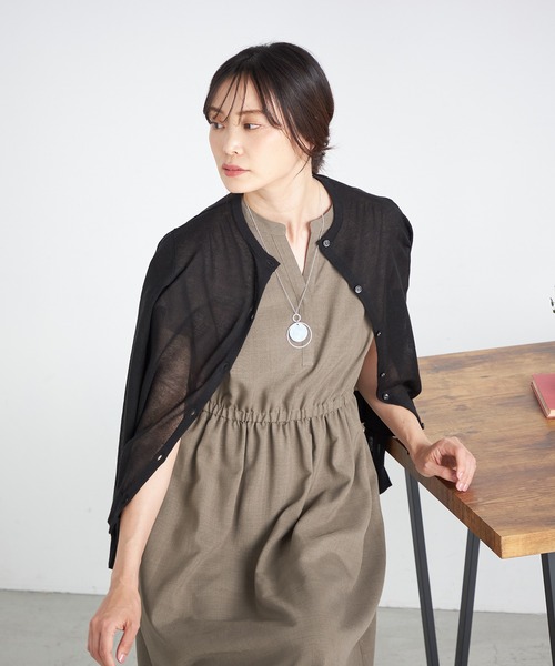 A/C DESIGN BY ALPHA CUBIC(エーシーデザインバイアルファキュービック)の「【洗濯可能】シアーカーディガン(カーディガン/ボレロ・レディース・ライトグレー/ブラック・M/L/LL)」の2枚目の写真