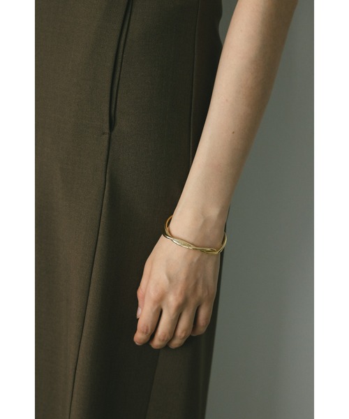STYLEMIXER(スタイルミキサー)の「ツイストフォルムバングル(バングル/リストバンド・レディース・シルバー/ゴールド・FREE)」の6枚目の写真