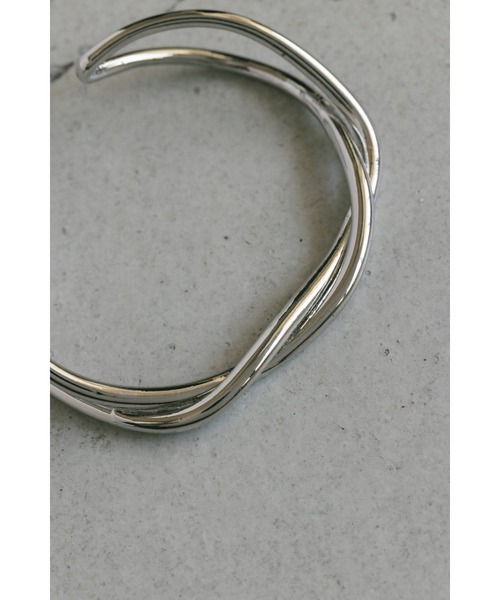 STYLEMIXER(スタイルミキサー)の「ツイストフォルムバングル(バングル/リストバンド・レディース・シルバー/ゴールド・FREE)」の4枚目の写真