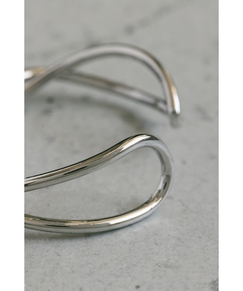 STYLEMIXER(スタイルミキサー)の「ツイストフォルムバングル(バングル/リストバンド・レディース・シルバー/ゴールド・FREE)」の5枚目の写真