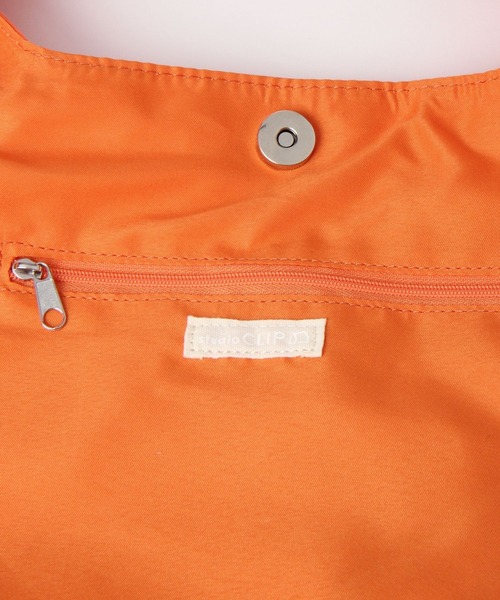 studio CLIP(スタディオクリップ)の「2WAYくしゅくしゅショルダーバッグ(ショルダーバッグ・レディース・ブラック/オフホワイト/グリーン/オレンジ・FREE)」の8枚目の写真