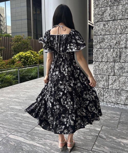 AND COUTURE（アンドクチュール）の「パイピングフラワー柄フリル