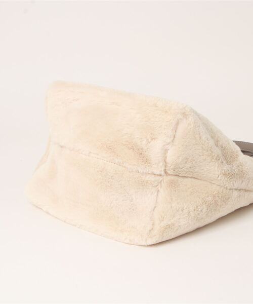 INED CLARO（イネドクラロ）の「フェイクファートートバッグ（トートバッグ・レディース・サンドグレー/グレー/アイボリー・フリー）」の10枚目の写真