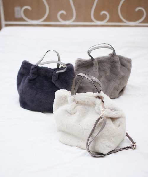 INED CLARO（イネドクラロ）の「フェイクファートートバッグ（トートバッグ・レディース・サンドグレー/グレー/アイボリー・フリー）」の8枚目の写真