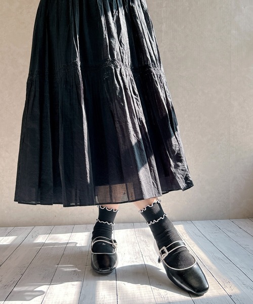 Noubel Voug Relax(ヌーベルヴォーグリラックス)の「スクエアトゥ ストラップ フラット パンプス(パンプス・レディース・アイボリー/ブラック/ベージュ・S/M/L/LL/3L)」の2枚目の写真