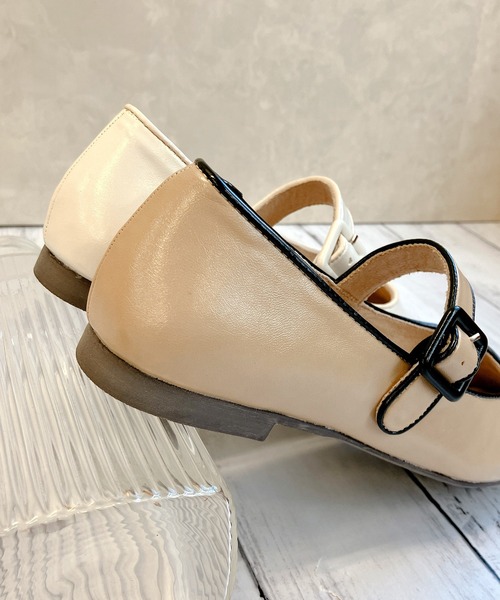 Noubel Voug Relax(ヌーベルヴォーグリラックス)の「スクエアトゥ ストラップ フラット パンプス(パンプス・レディース・アイボリー/ブラック/ベージュ・S/M/L/LL/3L)」の5枚目の写真