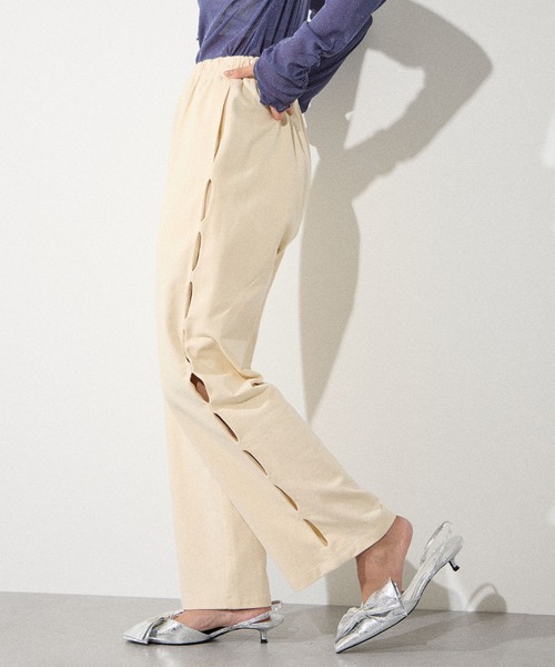 ELLEgirl（エルガール）の「サイドカットスウェットワイドパンツ【ELLEgirl/エル ガール】（スウェットパンツ・レディース・ブラック/ライトパープル/アイボリー・FREE）」の17枚目の写真