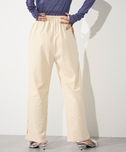 ELLEgirl（エルガール）の「サイドカットスウェットワイドパンツ【ELLEgirl/エル ガール】（スウェットパンツ・レディース・ブラック/ライトパープル/アイボリー・FREE）」の18枚目の写真