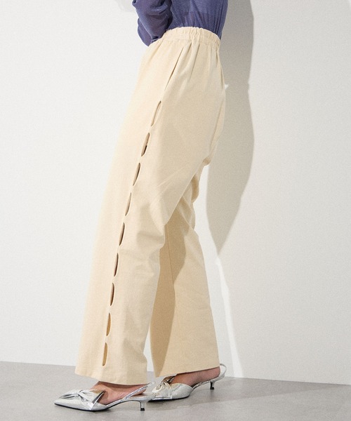 ELLEgirl（エルガール）の「サイドカットスウェットワイドパンツ【ELLEgirl/エル ガール】（スウェットパンツ・レディース・ブラック/ライトパープル/アイボリー・FREE）」の19枚目の写真