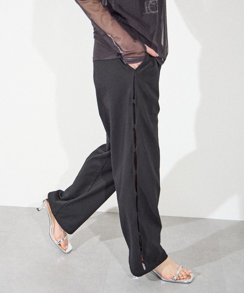 ELLEgirl（エルガール）の「サイドカットスウェットワイドパンツ【ELLEgirl/エル ガール】（スウェットパンツ・レディース・ブラック/ライトパープル/アイボリー・FREE）」の11枚目の写真