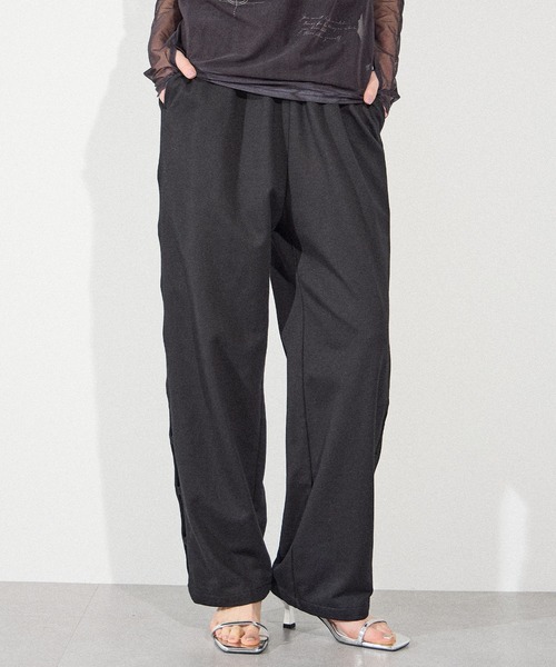 ELLEgirl（エルガール）の「サイドカットスウェットワイドパンツ【ELLEgirl/エル ガール】（スウェットパンツ・レディース・ブラック/ライトパープル/アイボリー・FREE）」の8枚目の写真