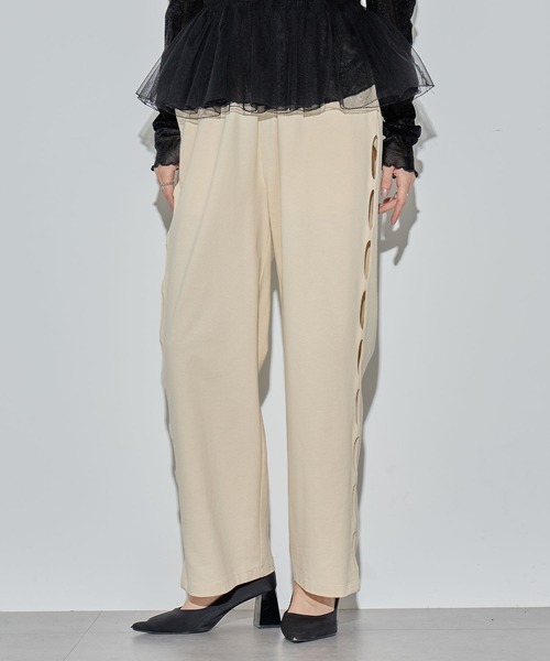 ELLEgirl（エルガール）の「サイドカットスウェットワイドパンツ【ELLEgirl/エル ガール】（スウェットパンツ・レディース・ブラック/ライトパープル/アイボリー・FREE）」の22枚目の写真