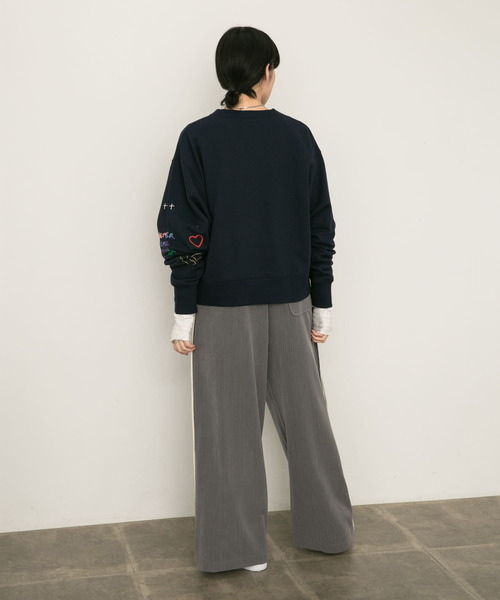 KBF（ケイビーエフ）の「エンブロイダリースウェット（スウェット・レディース・グレー/ネイビー・ONE）」の5枚目の写真