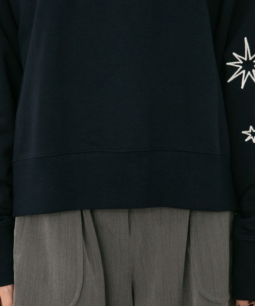 KBF（ケイビーエフ）の「エンブロイダリースウェット（スウェット・レディース・グレー/ネイビー・ONE）」の12枚目の写真