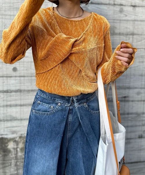 mi via loca（ミヴィアロカ）の「シャイニーベロアプリーツ レイヤードTWISTビスチェトップス（Tシャツ/カットソー・レディース・ブラック/ブルー/マスタード・FREE）」の21枚目の写真